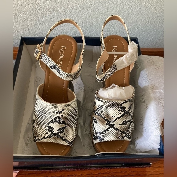 REFRESH Black & White Snake Embossed Rebeca Wedge Sandal Size 8 1/2 Women NWB - Picture 1 of 11